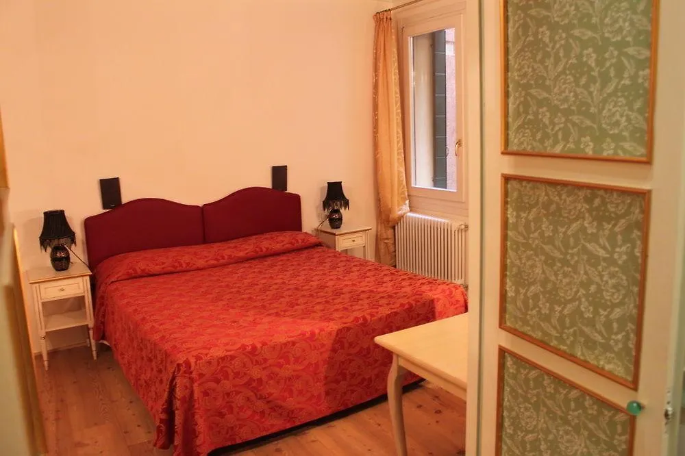 Sant'Angelo - Fenice Apartments In Wenecja