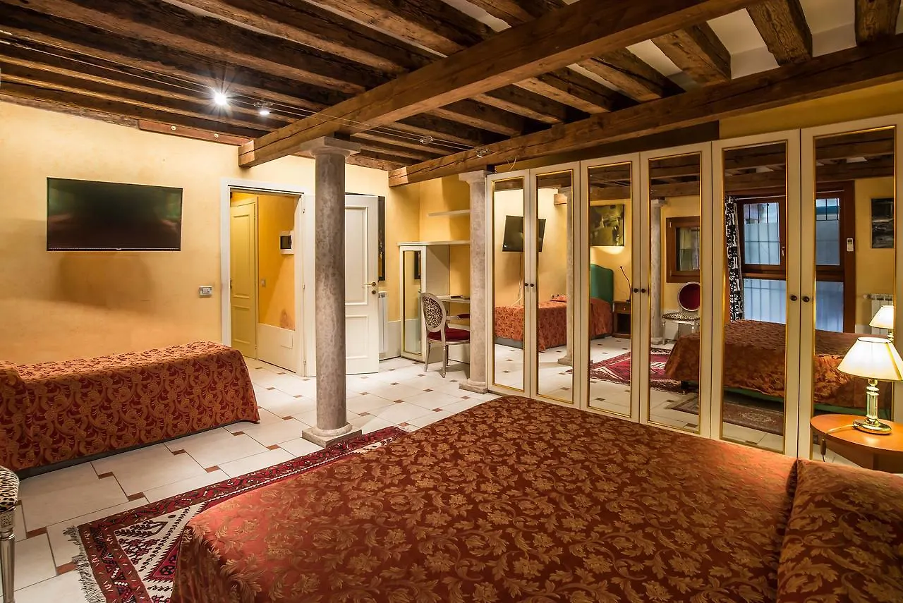 Sant'Angelo - Fenice Apartments In Wenecja 0*,