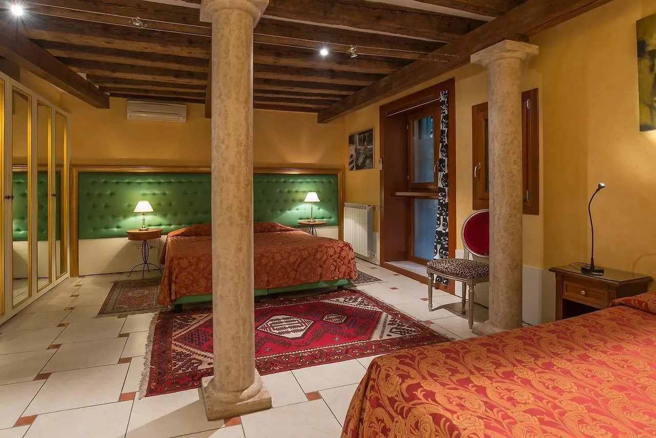 Sant'Angelo - Fenice Apartments In Wenecja