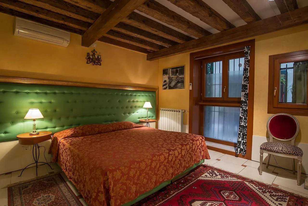 Sant'Angelo - Fenice Apartments In Wenecja