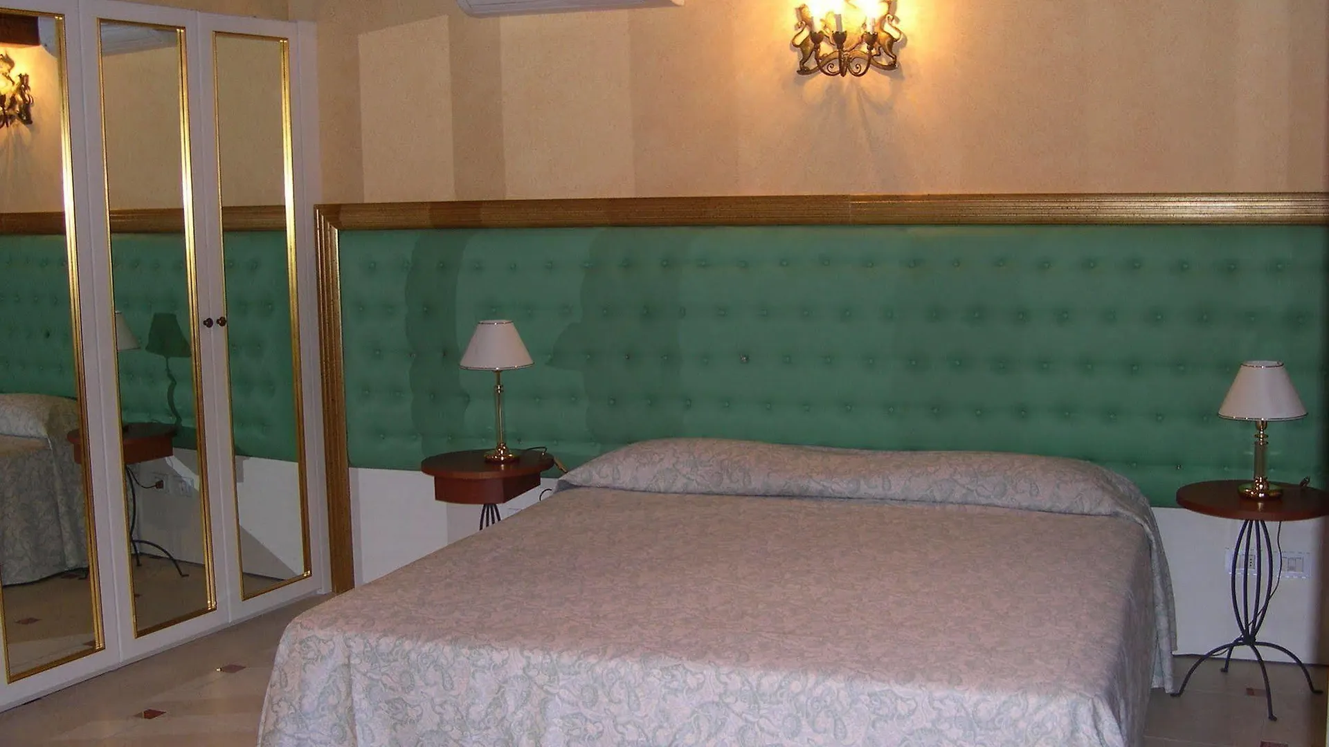 Sant'Angelo - Fenice Apartments In Wenecja