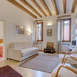 Moro Get-by-train Apartment